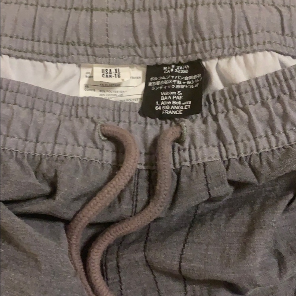 Volcom men's swim trunks XL - Picture 5 of 5